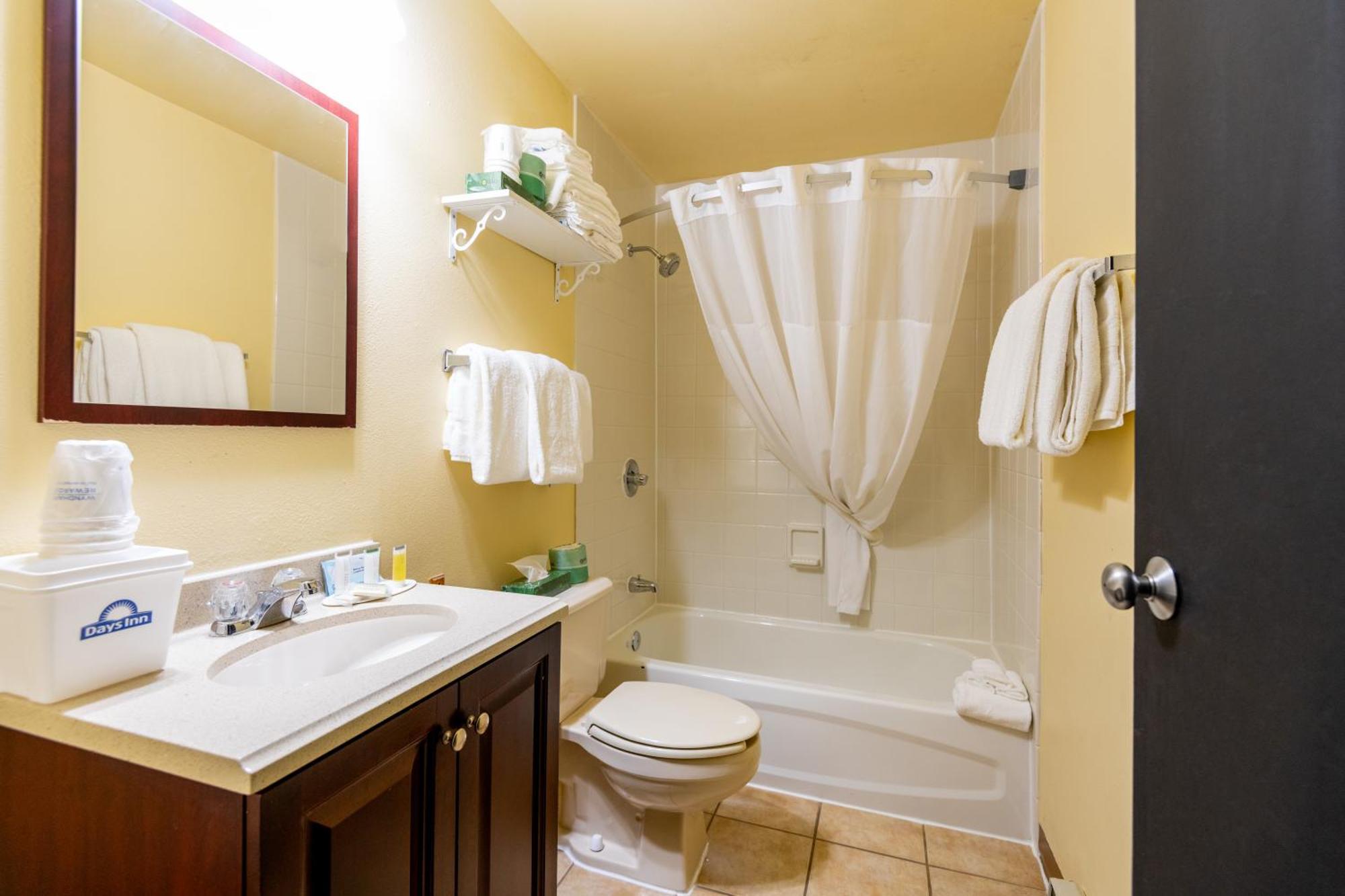 Days Inn By Wyndham Coeur D'Alene Bagian luar foto