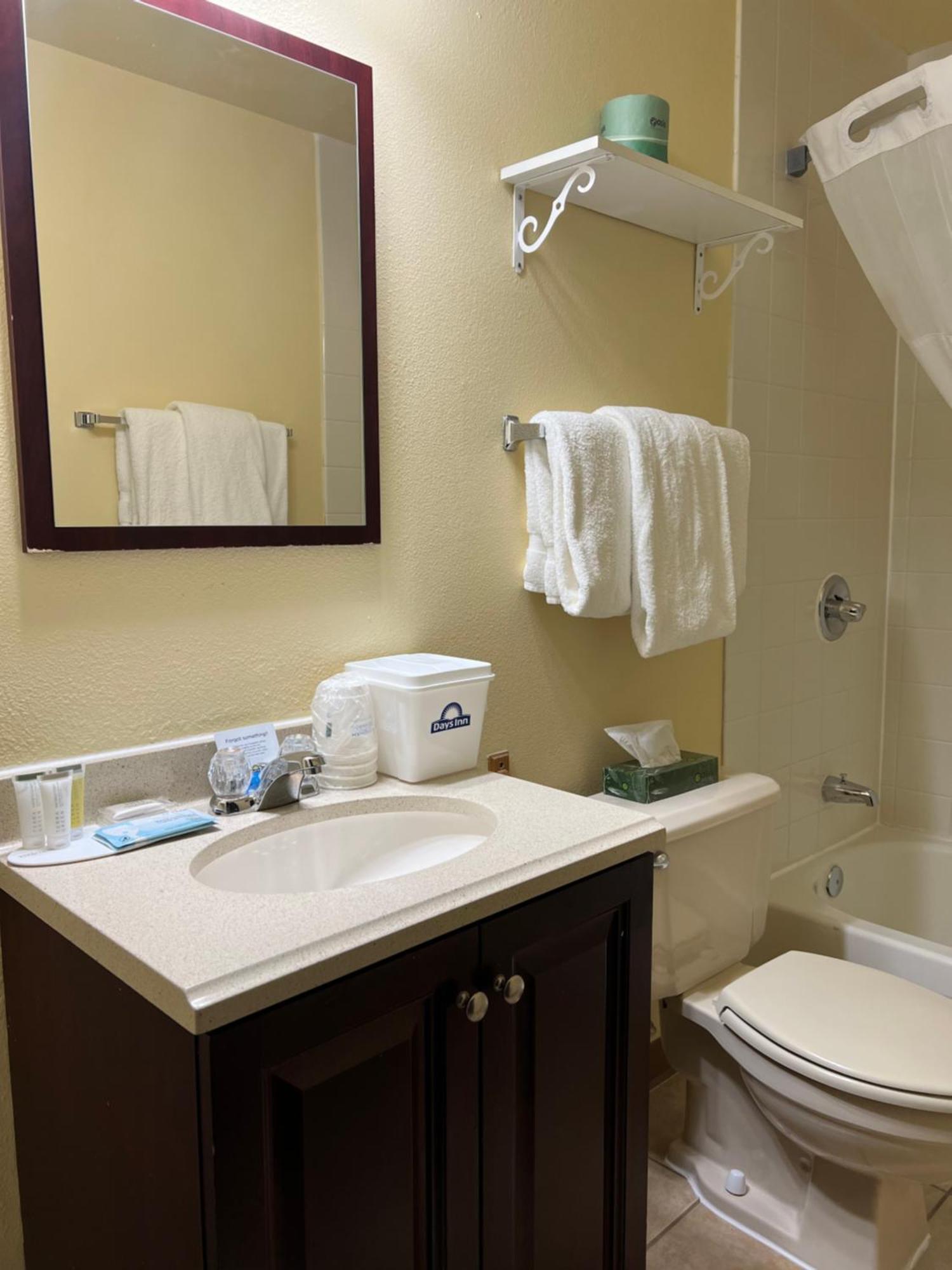 Days Inn By Wyndham Coeur D'Alene Bagian luar foto